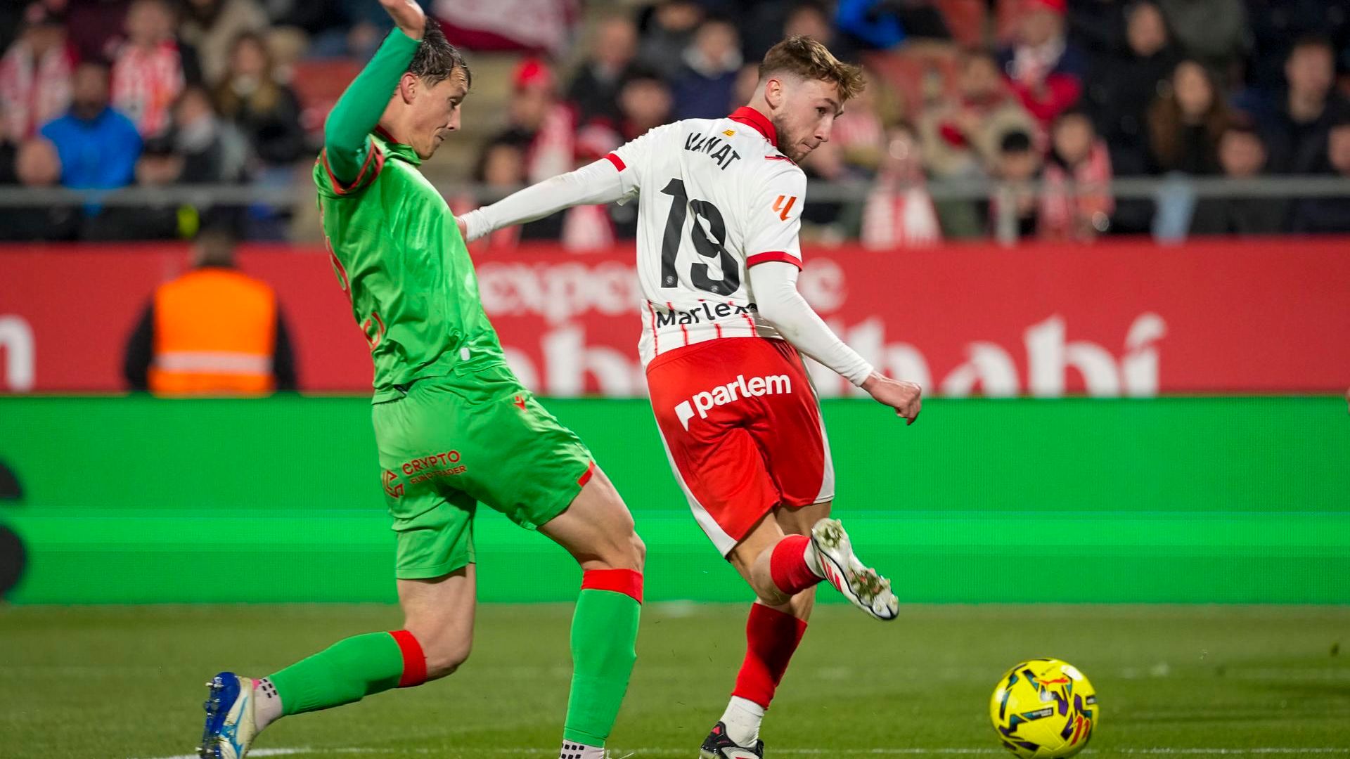 Vanat marcando gol al Osasuna
