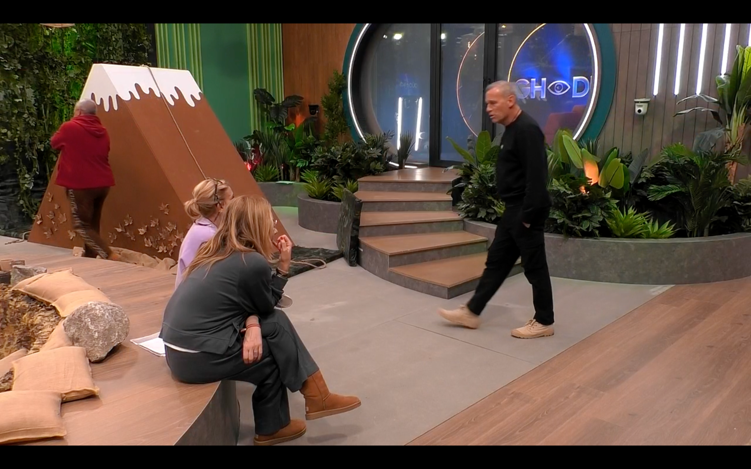 Carlos, Belén y Carmen despotrican contra los jóvenes