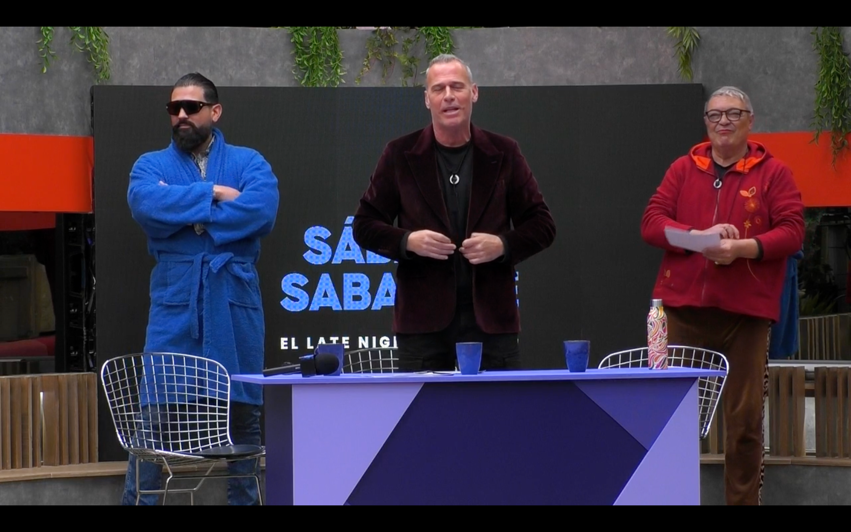 Carlos, John y Antonio presentando Sábado, sabadete