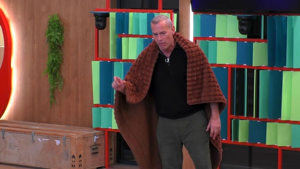 Carlos Lozano explota contra sus compañeros de 'GH DÚO' por el racionamiento de comida: "Es egoísmo" GH DÚO GH DÚO 4 Top Vídeos 53