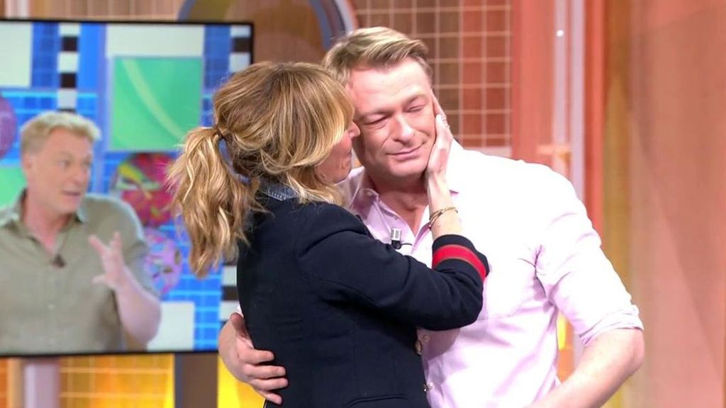 El emotivo regreso de Richard Pena a 'Fiesta' tras sufrir un infarto en su casa: "Me mareé y me desperté en las escaleras" Fiesta 2026 Top Vídeos 984