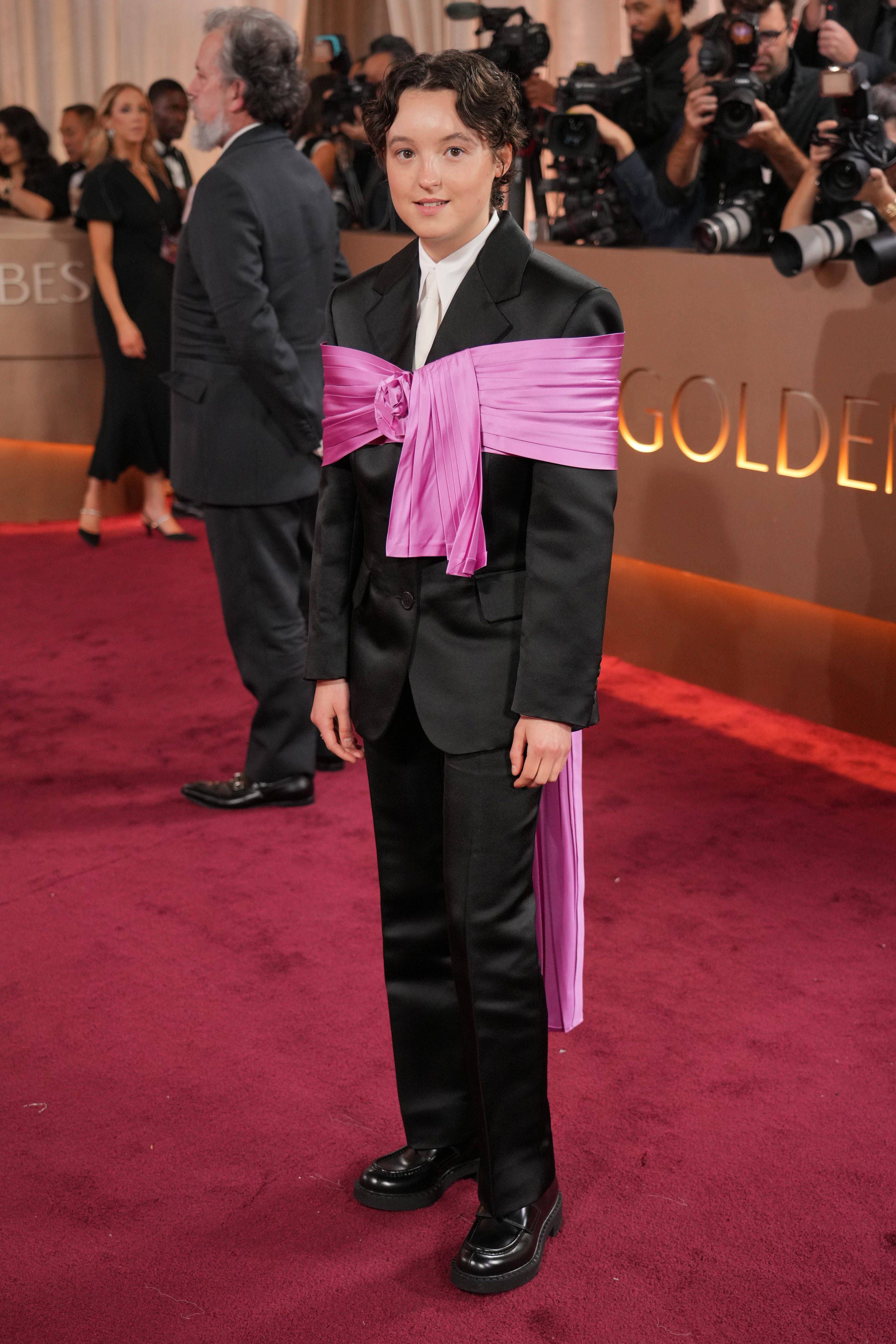 Bella Ramsey, en la alfombra roja de la alfombra roja de los Globos de Oro 2026