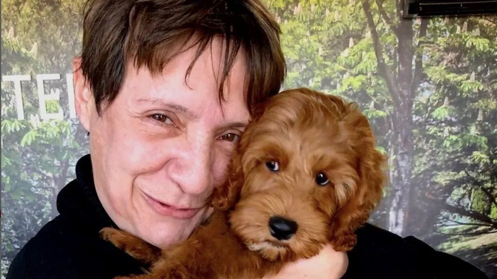 Blanca Portillo y Eduardo cuando era aún un cachorro