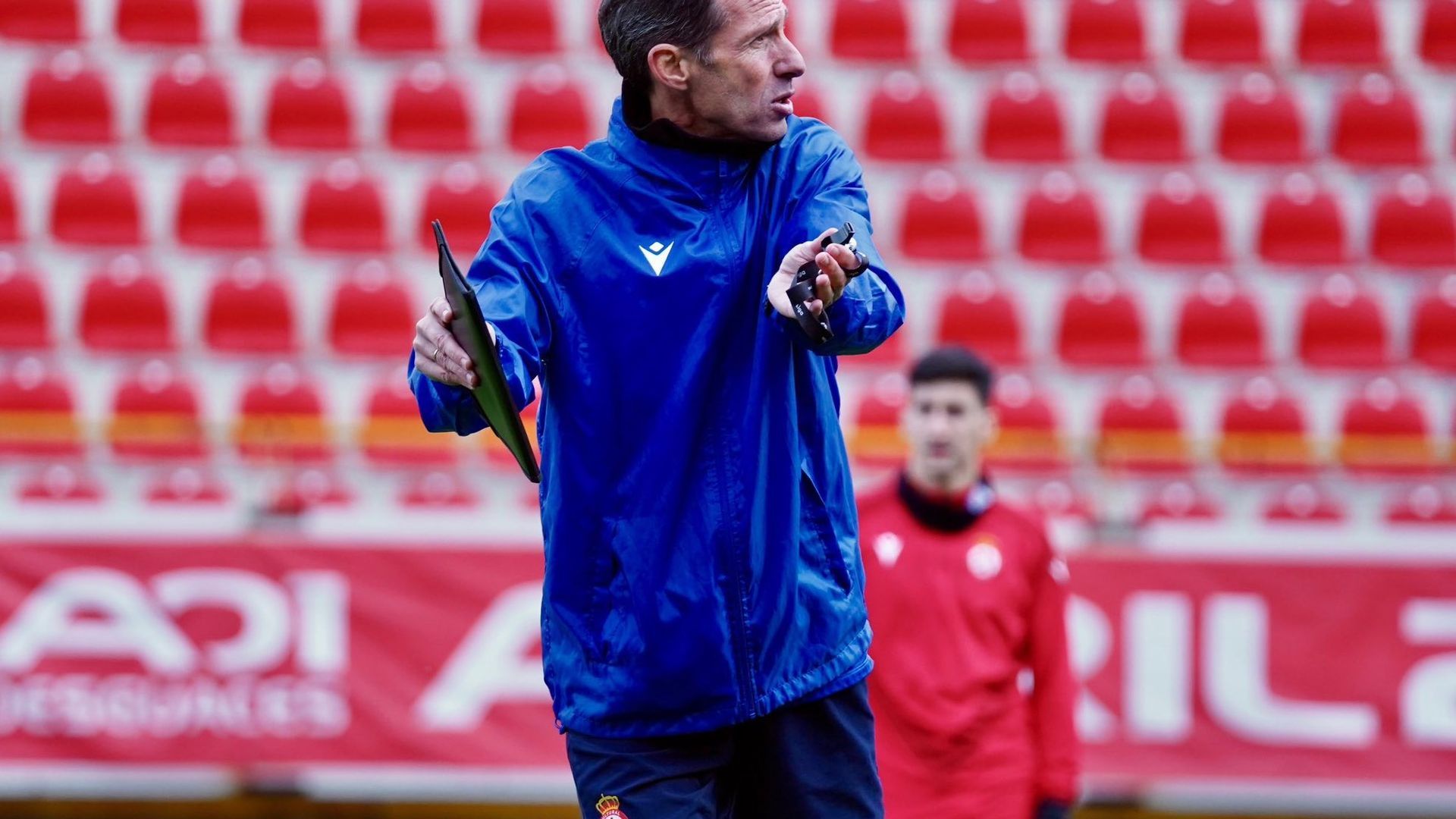 El Cuco Ziganda dirige en un entrenamiento de su equipo