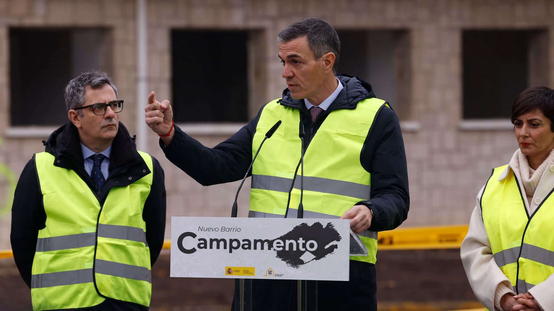 El presidente del Gobierno, Pedro Sánchez junto a los ministros de Justicia, Félix Bolaños y de Vivienda, Isabel Rodríguez