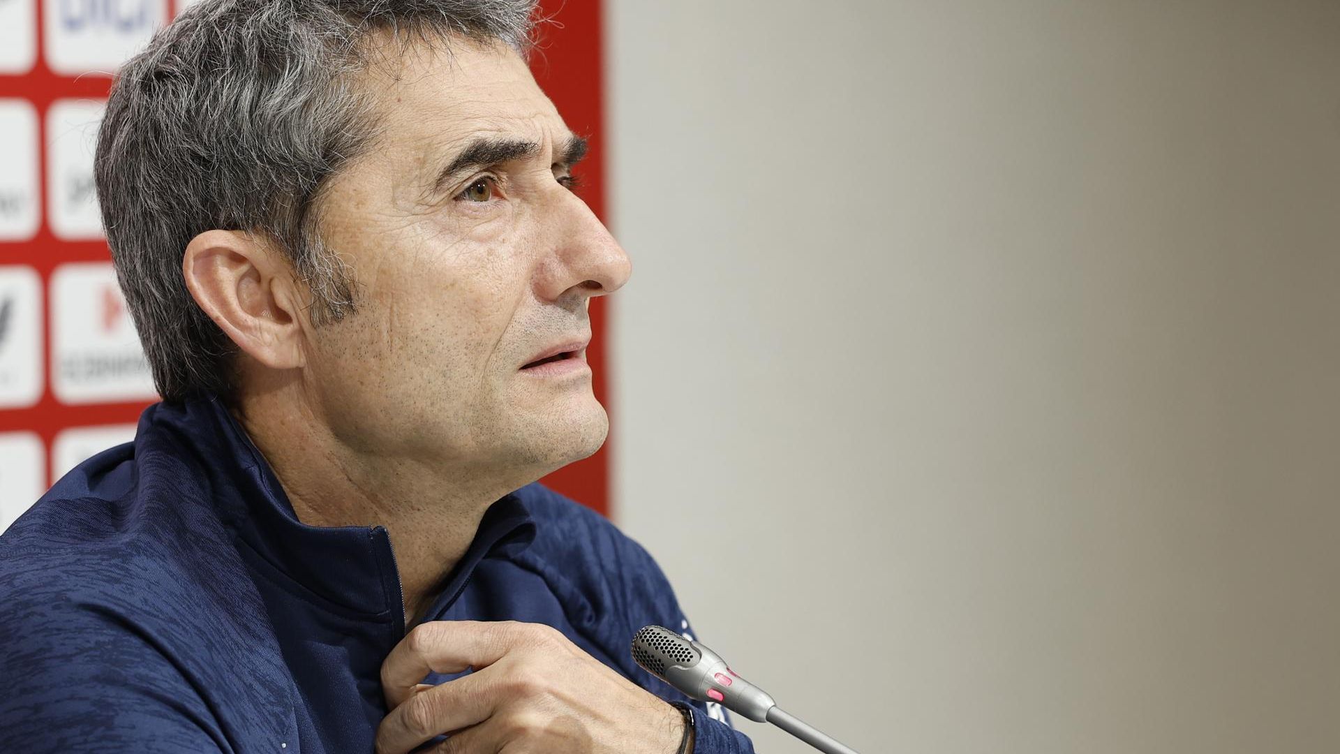 Ernesto Valverde, en una rueda de prensa en Lezama