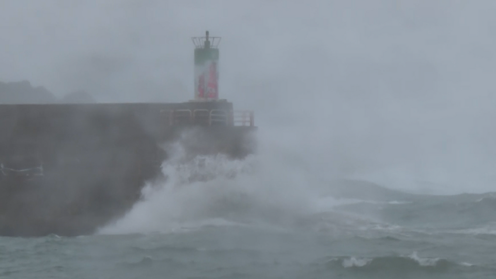 Galicia registra olas de seis metros y rachas de viento de hasta 130 km/h por el fuerte temporal