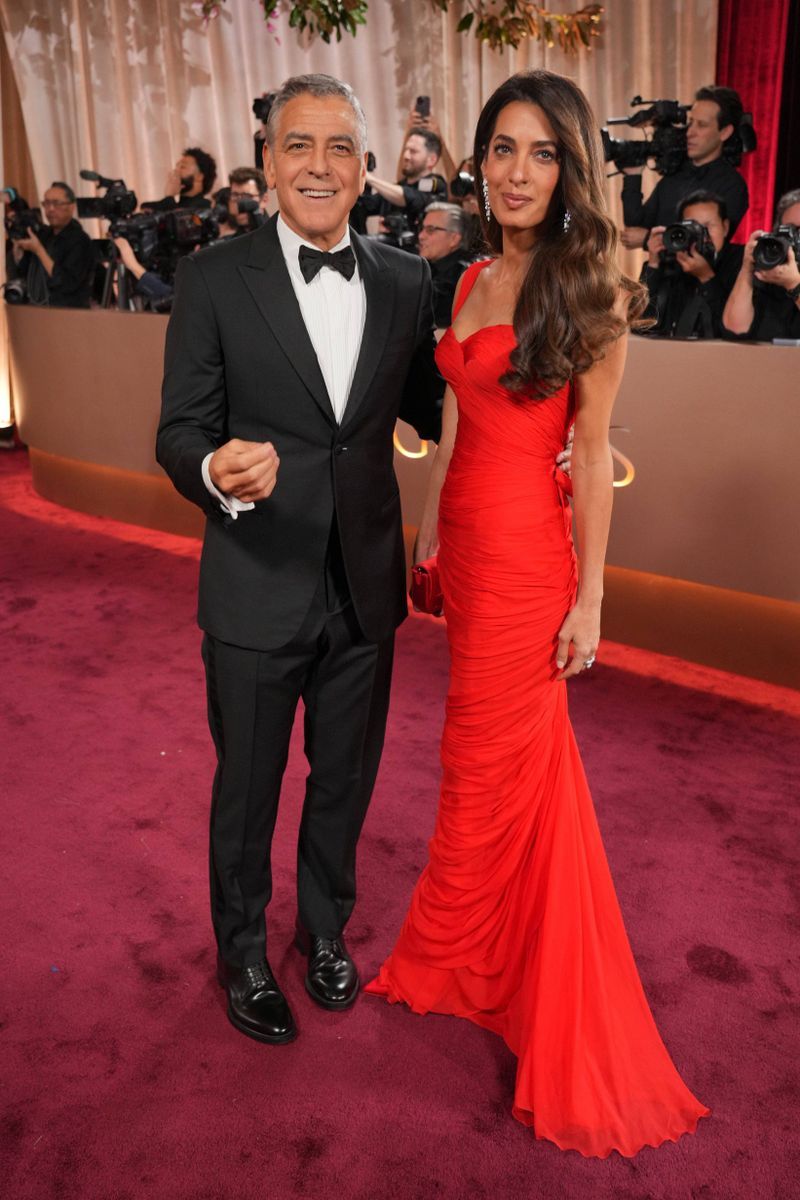 George Clooney y Amal Clooney, en la alfombra roja de los Globos de Oro 2026
