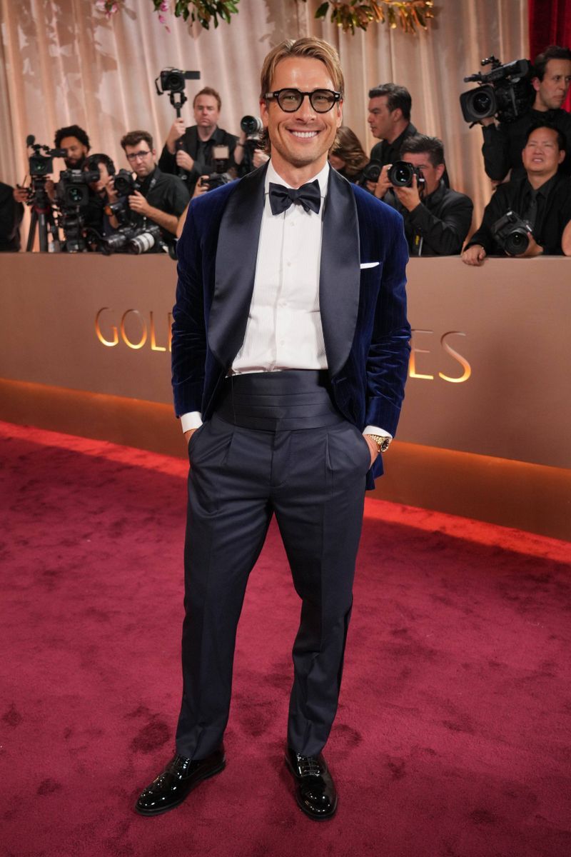 Glen Powell, en la alfombra roja de la alfombra roja de los Globos de Oro 2026