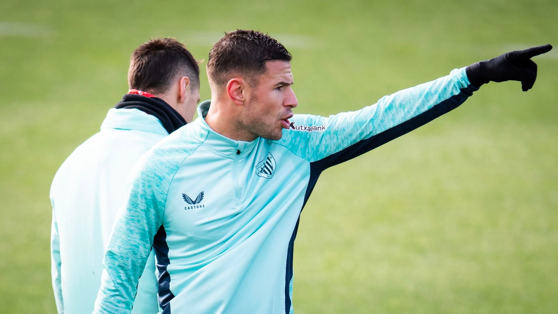 Gorka Guruzeta marca el camino en un entrenamiento en Lezama