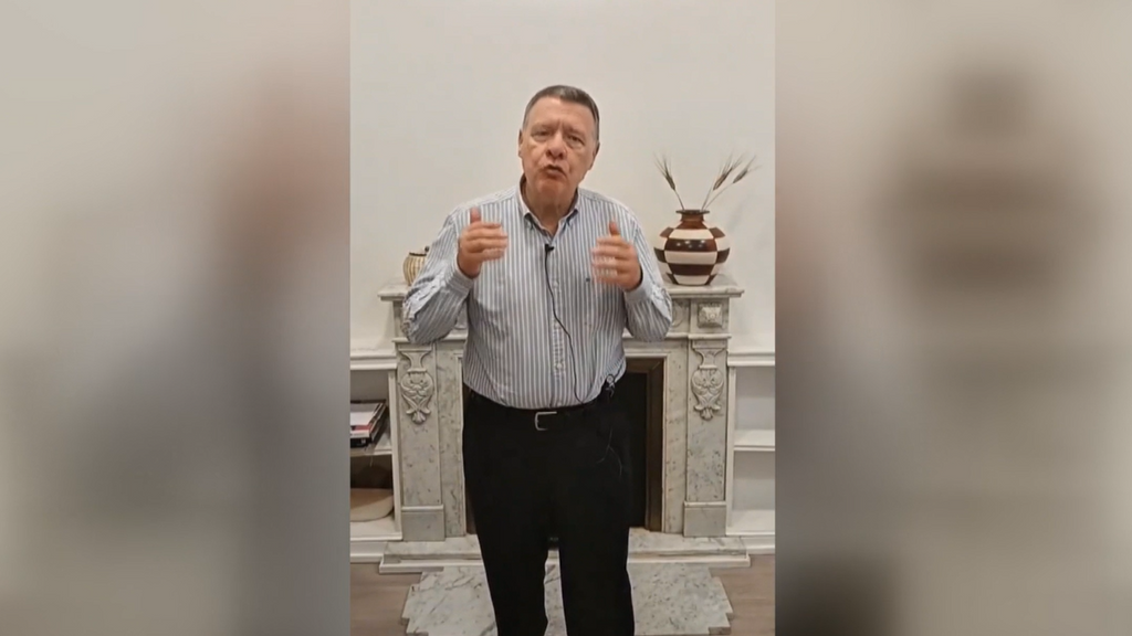 Jordi Sevilla presenta un manifiesto que promueve un "cambio de rumbo político" en el PSOE