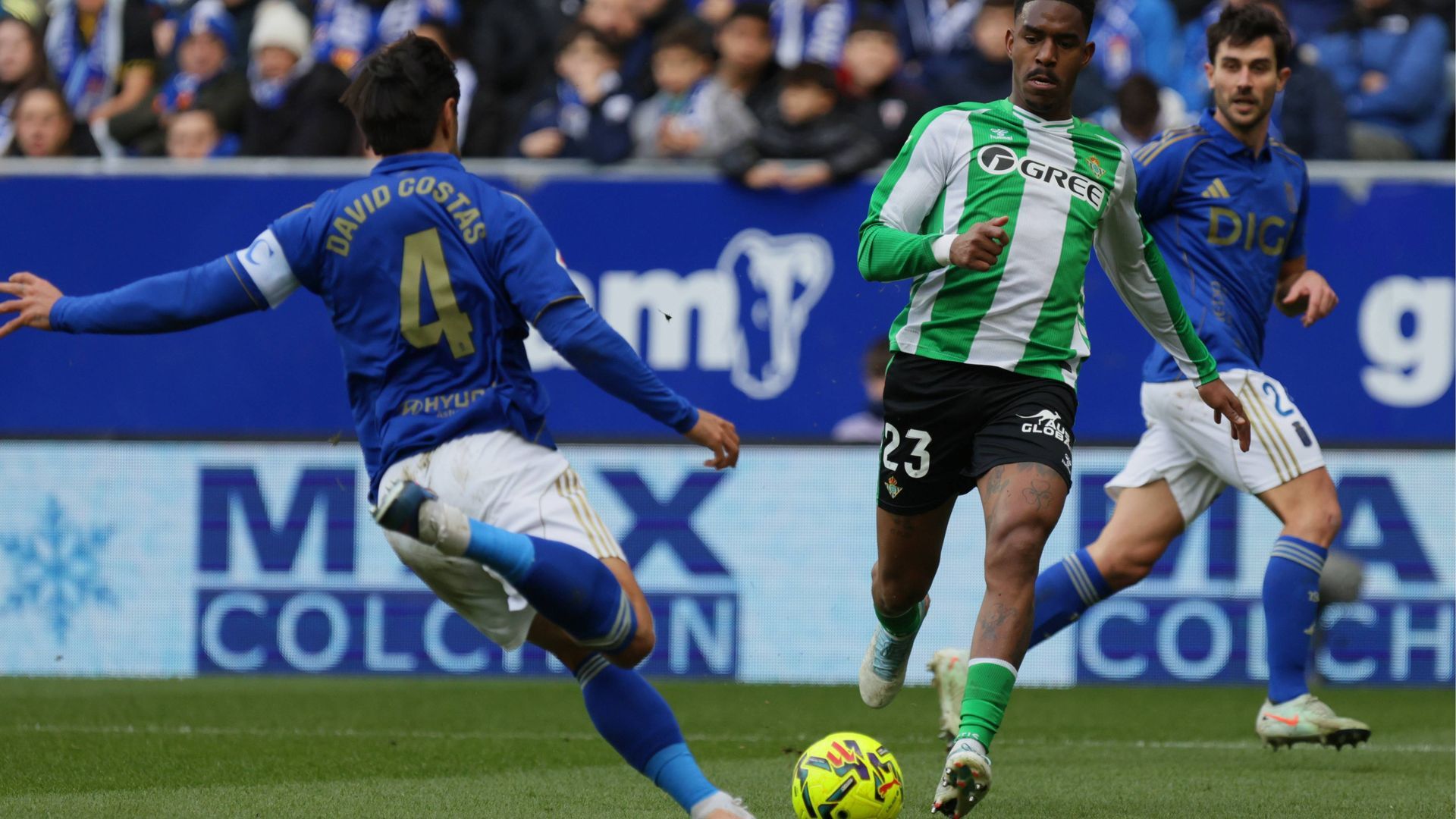 Junior Firpo, en el Real Oviedo - Betis