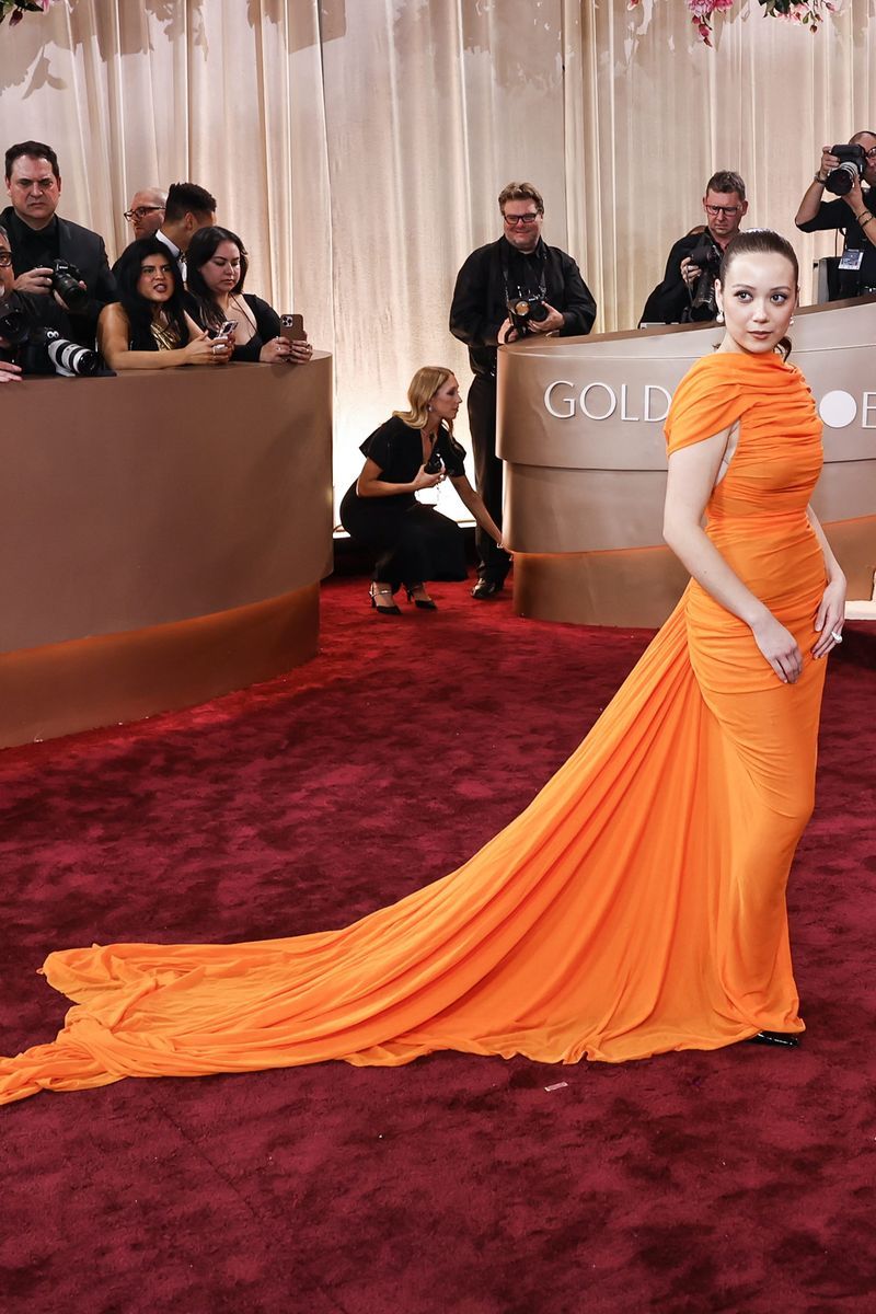 La cantante islandesa Laufey, en la alfombra roja de los Globos de Oro 2026