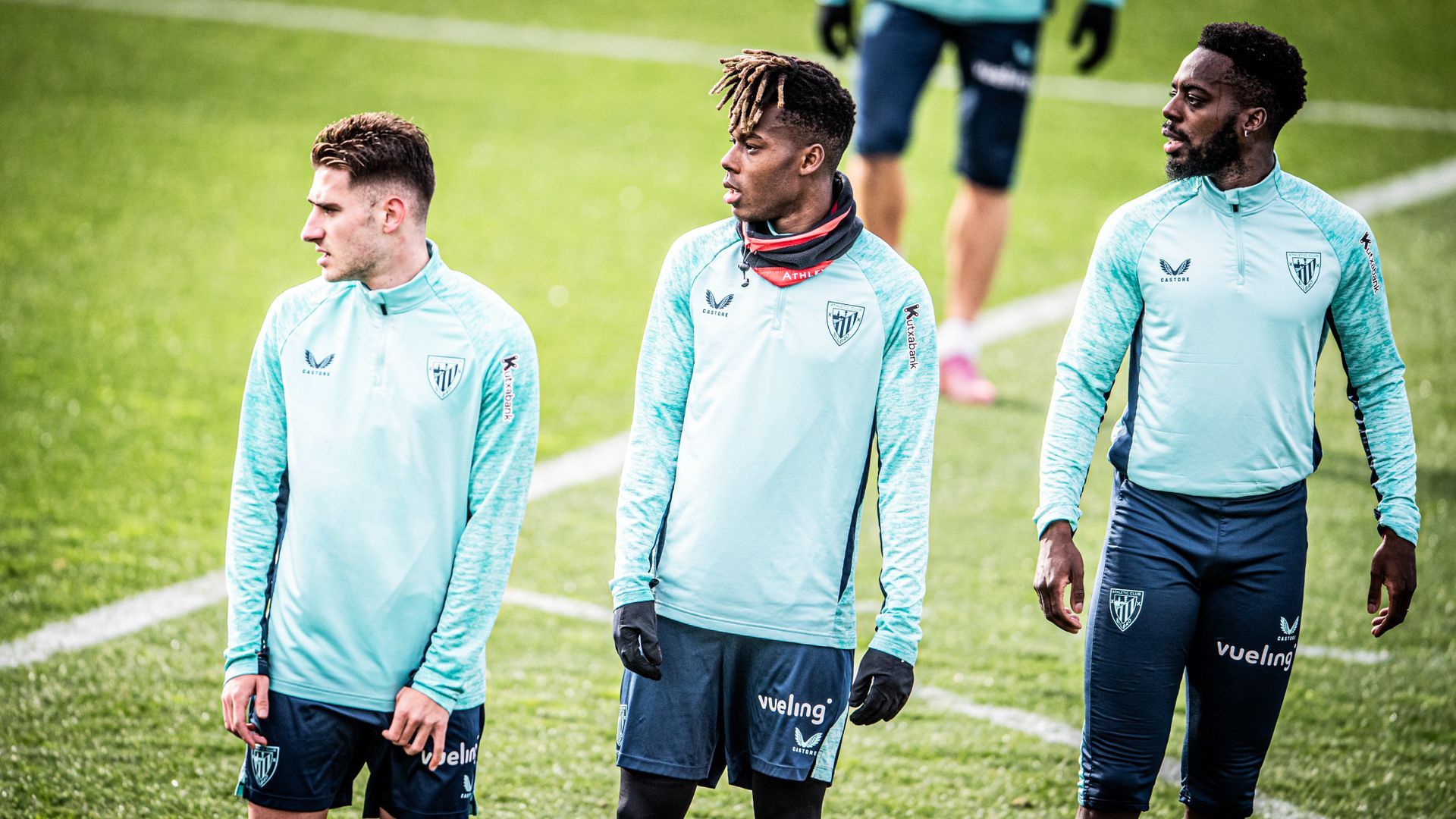 La plantilla, atenta en un entrenamiento en Lezama