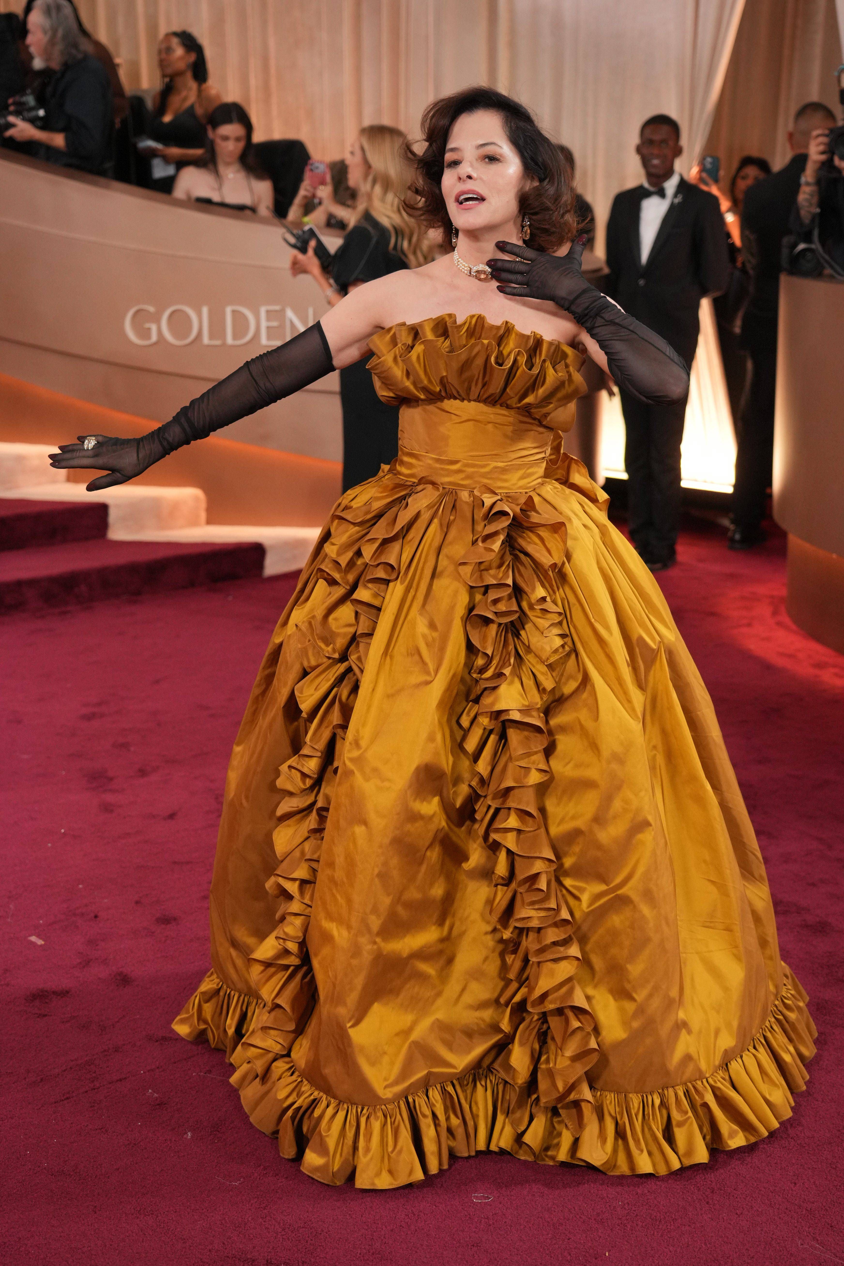 Parker Posey, en la alfombra roja de los Globos de Oro 2026