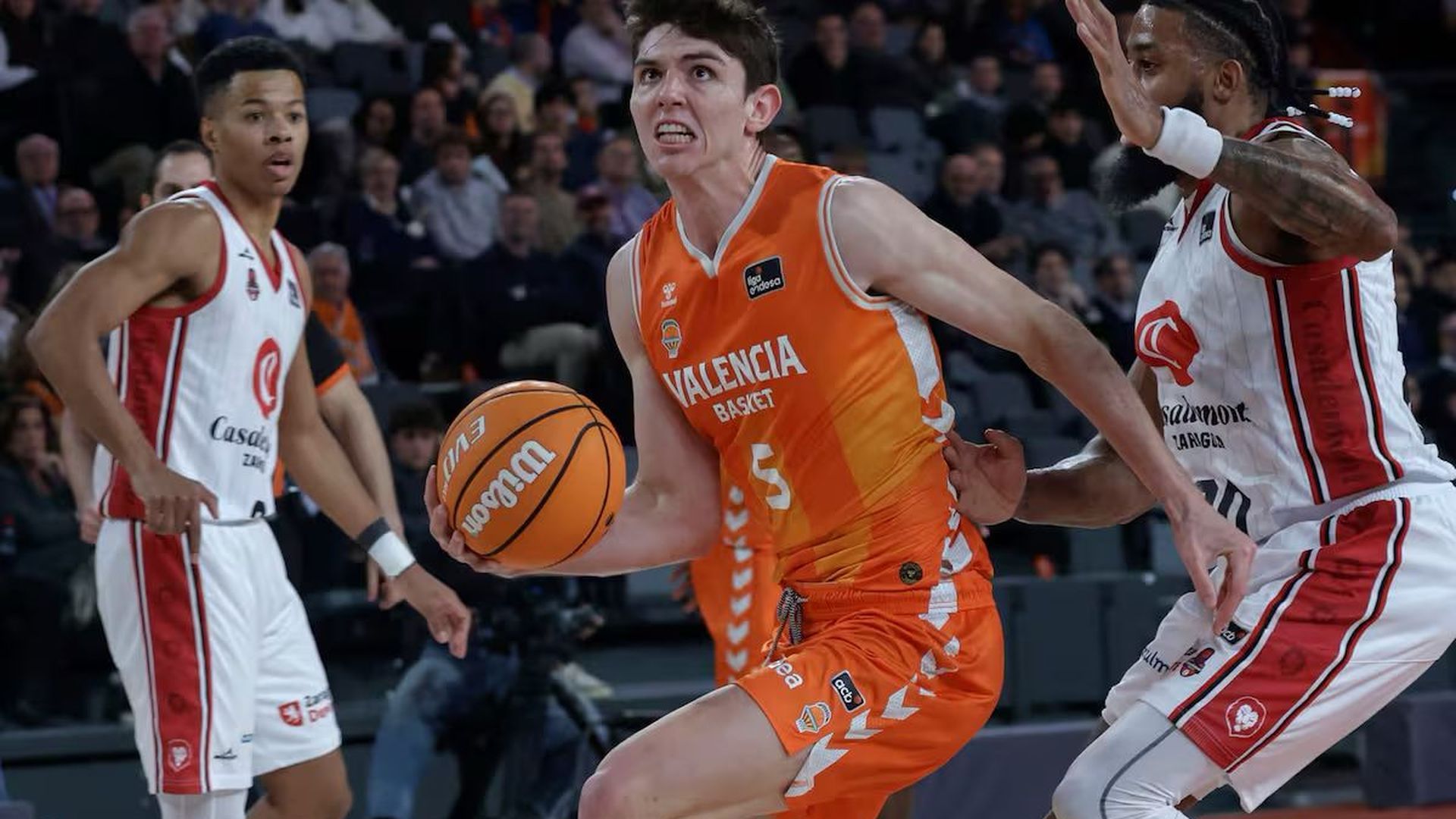 Recital de Valencia Basket ante Zaragoza