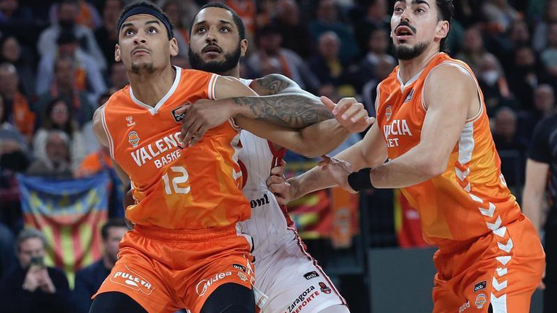 Recital de Valencia Basket ante Zaragoza