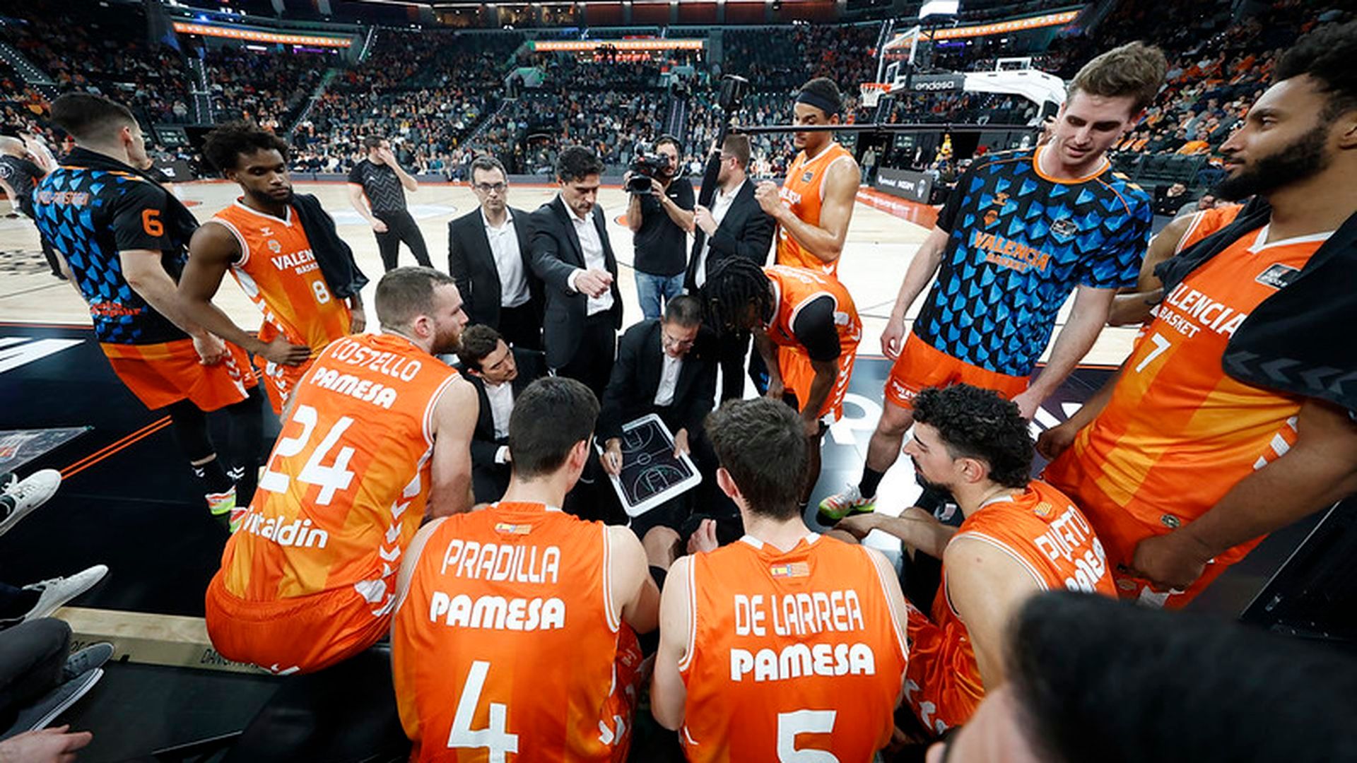 Recital de Valencia Basket ante Zaragoza