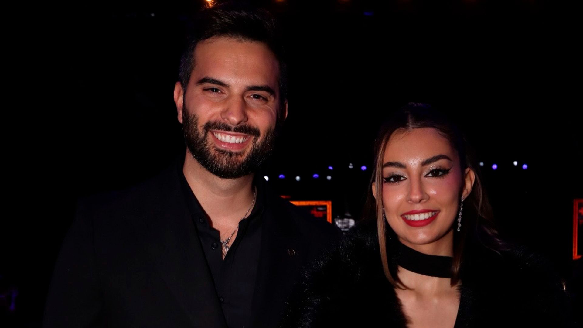 Suso Álvarez, emocionado, enseña el regalo que le ha hecho Marieta