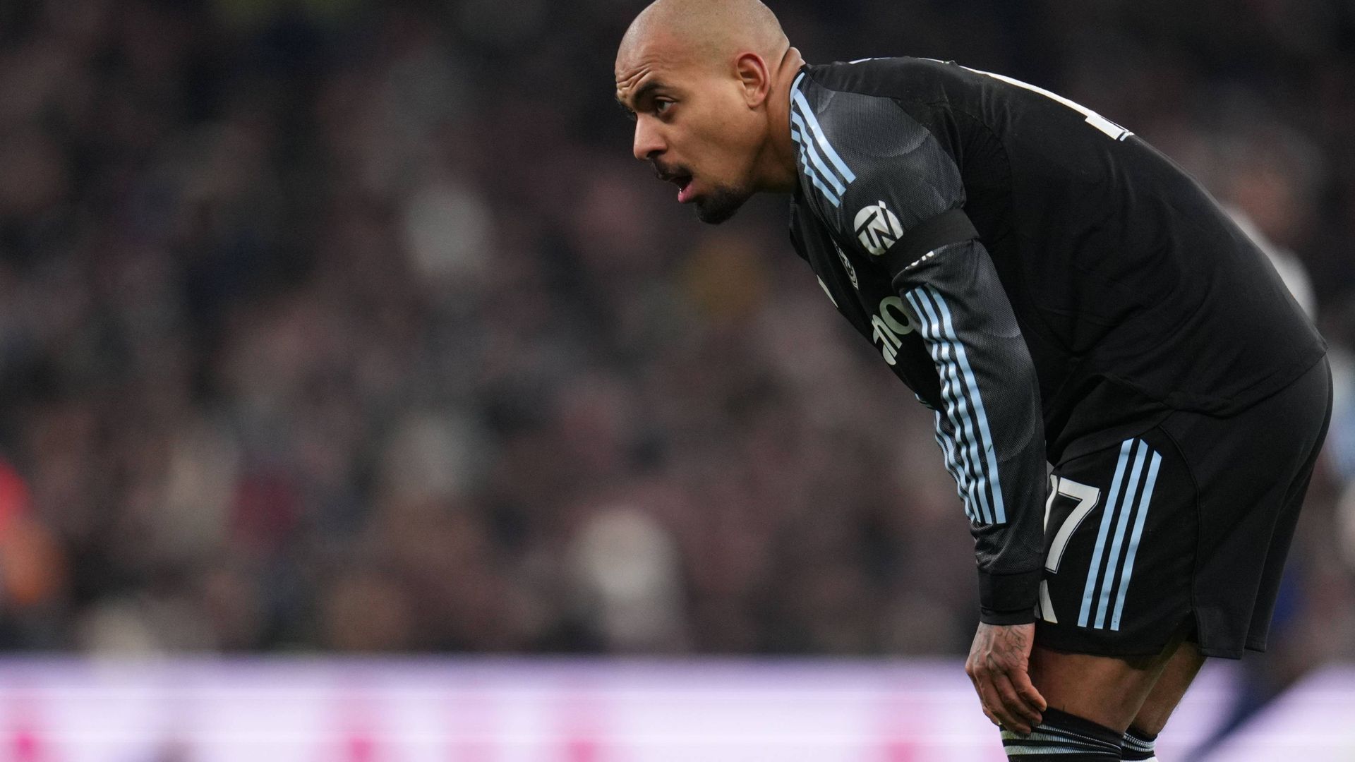 Donyell Malen, en un partido con el Aston Villa