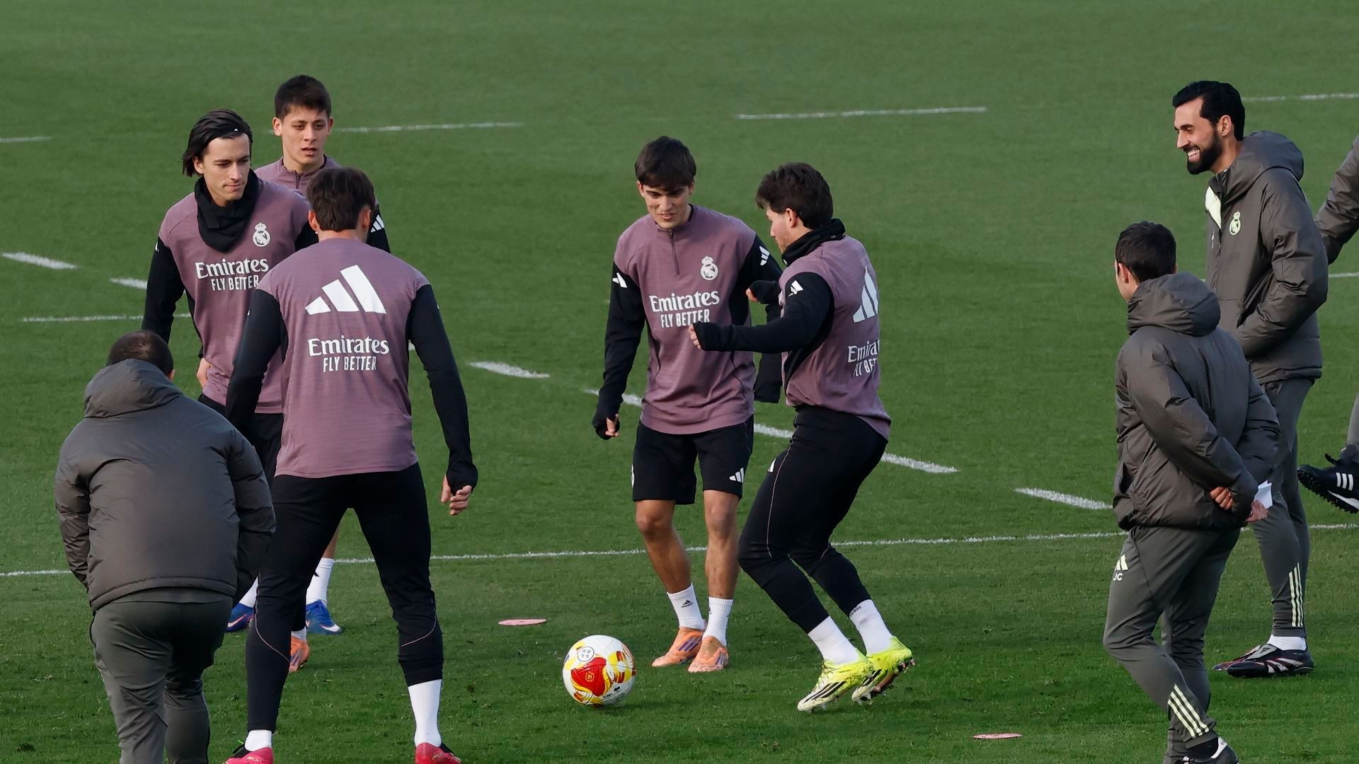 Álvaro Arbeloa dirige su primer entrenamiento