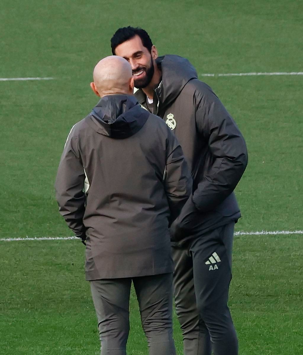 Álvaro Arbeloa, junto a Pintus