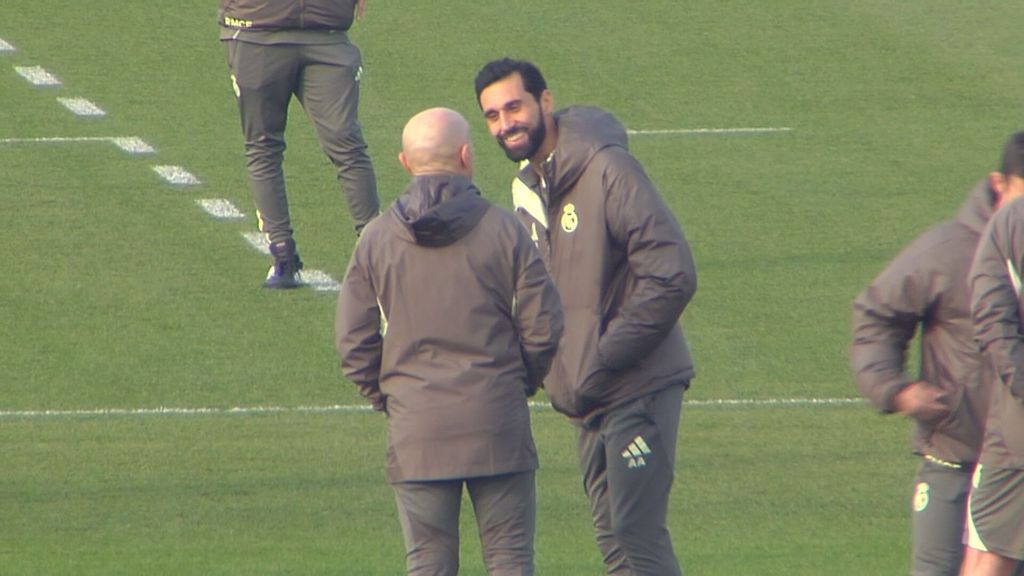 Álvaro Arbeloa ya dirige su primer entrenamiento como técnico del Real Madrid y acompañado de Antonio Pintus