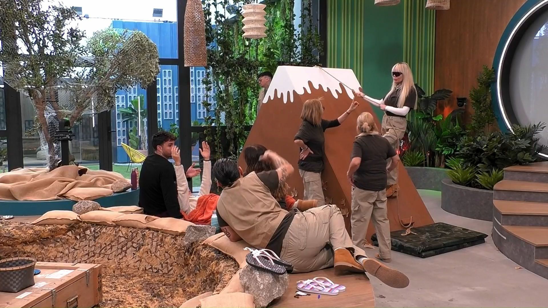 Belén Rodríguez se enfrenta a Sonia Madoc intercediendo por Carlos Lozano