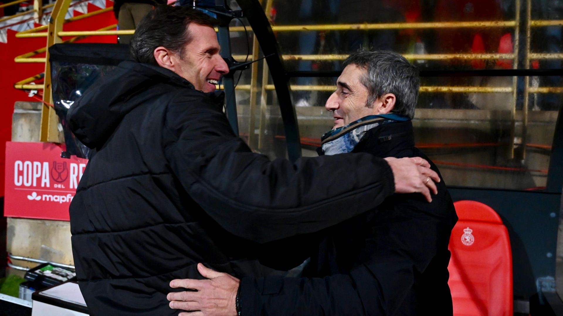 Cuco Ziganda y Ernesto Valverde se saludan en León en la Copa