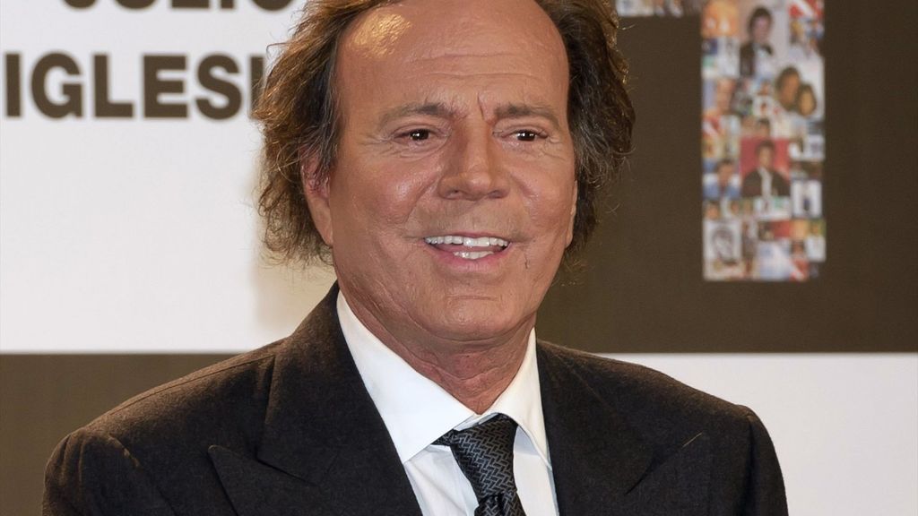 Dos extrabajadoras de las mansiones de Julio Iglesias acusan al cantante de agresiones sexuales