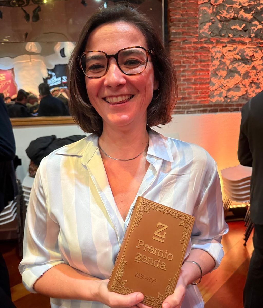 Esther López tras recoger su Premio Zenda 2024-2025