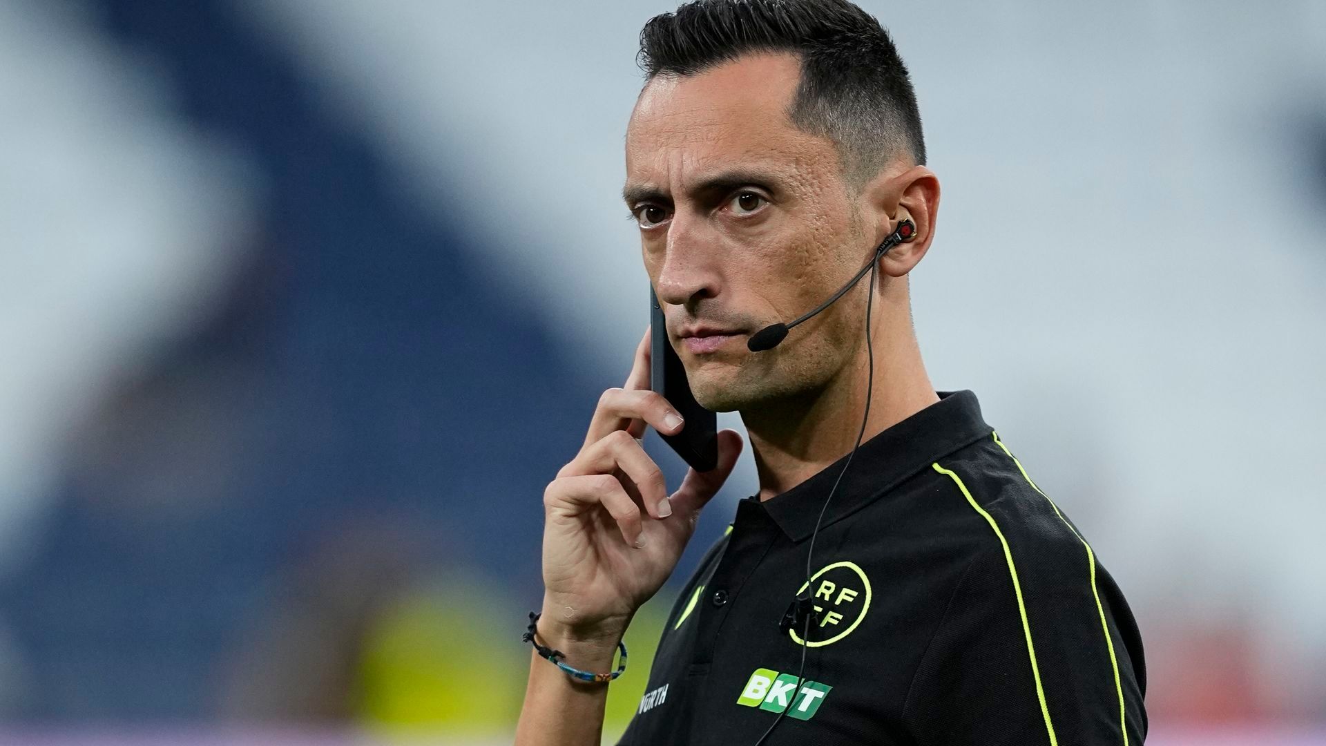 José María Sánchez Martínez antes de arbitrar en LALIGA EA Sports