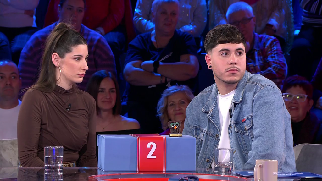 La impulsividad de Manu le hace quedarse con su caja, tras un juego de infarto en '¡Allá tú!'