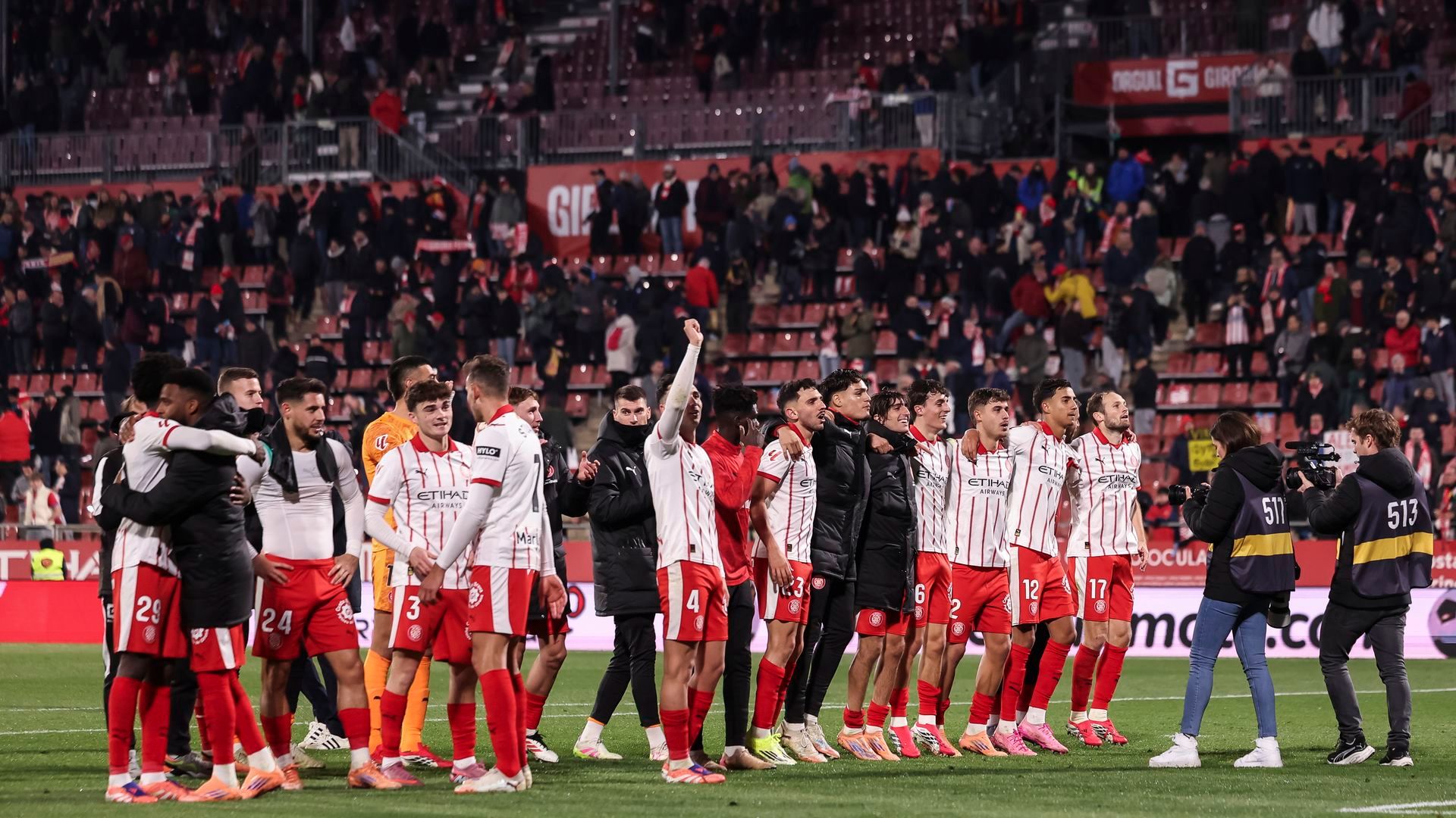 Los jugadores del Girona celebrando la victoria frente a Osasuna