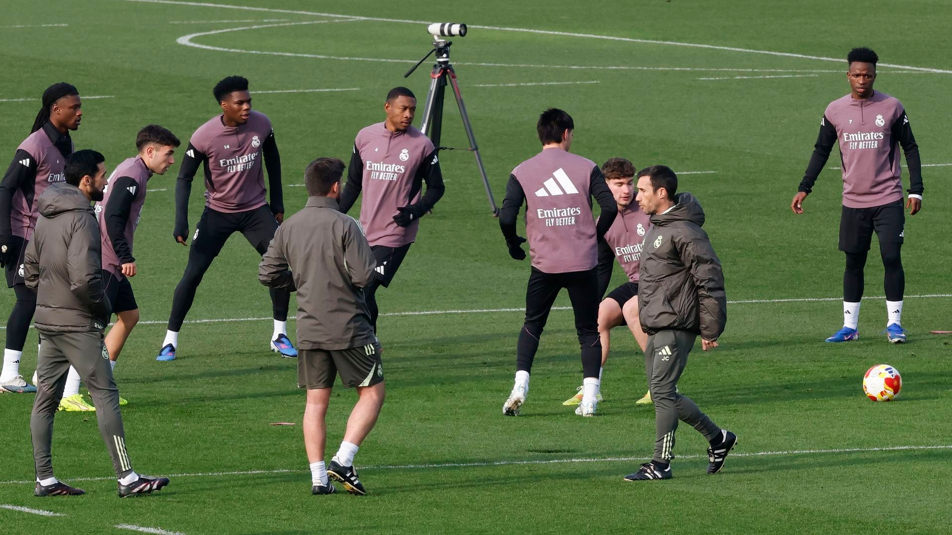 Vinícius Júnior y otros jugadores del Real Madrid, en el primer entrenamiento de Álvaro Arbeloa