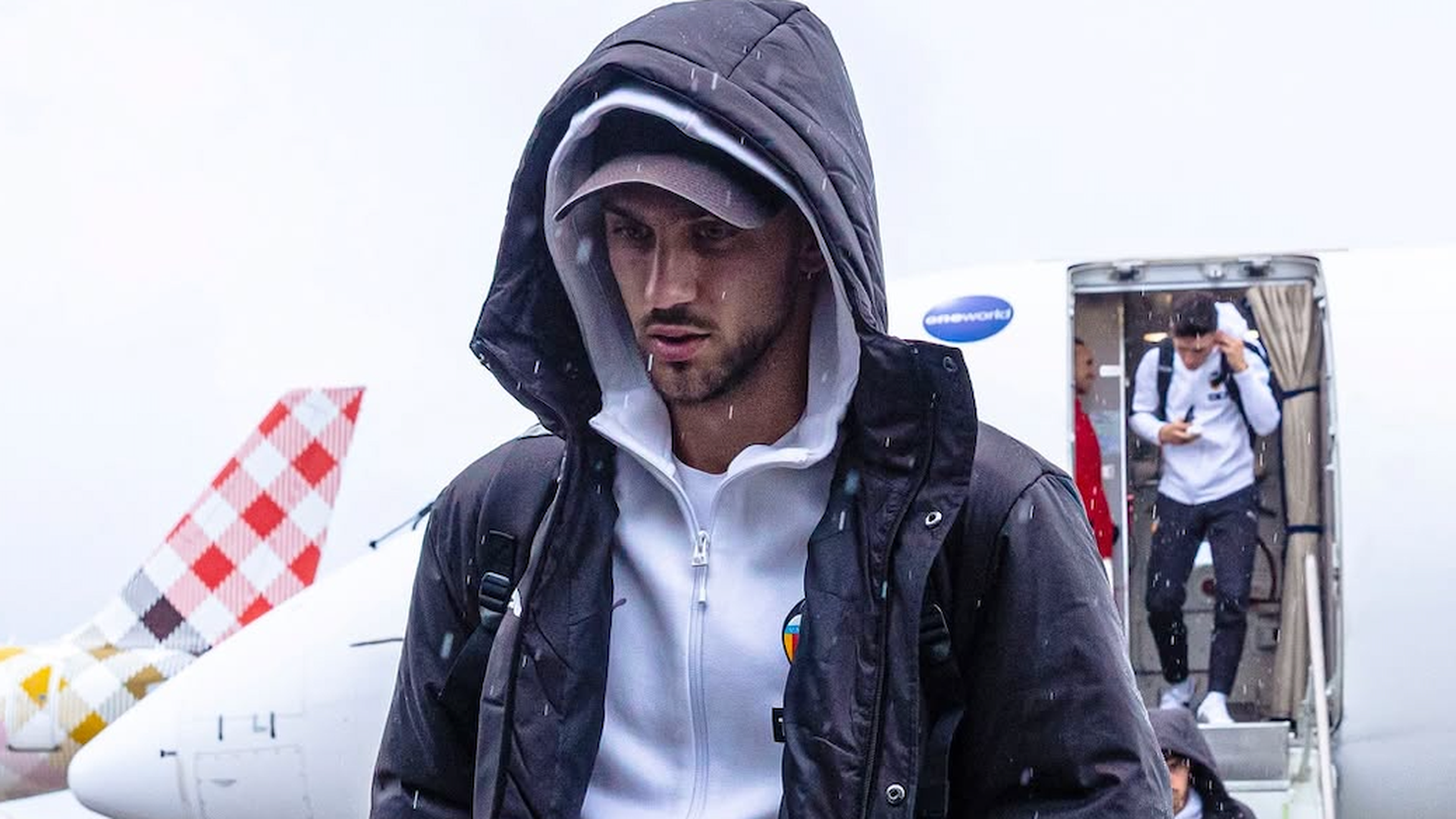 Convocatoria del Valencia CF en avión y con frío