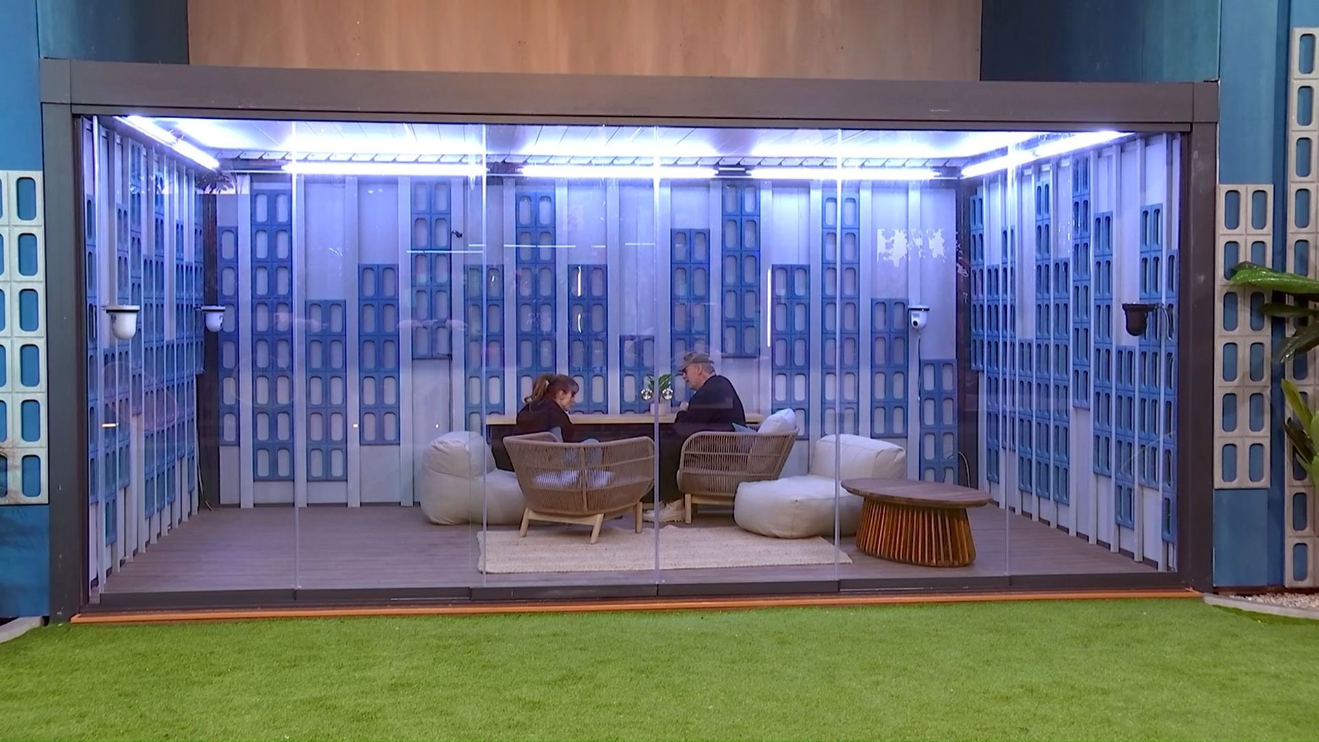 Cristina Piaget y Carlos Lozano intentan resolver sus problemas