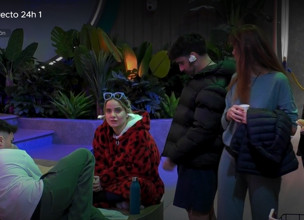 Cristina se cruza con sus compañeros