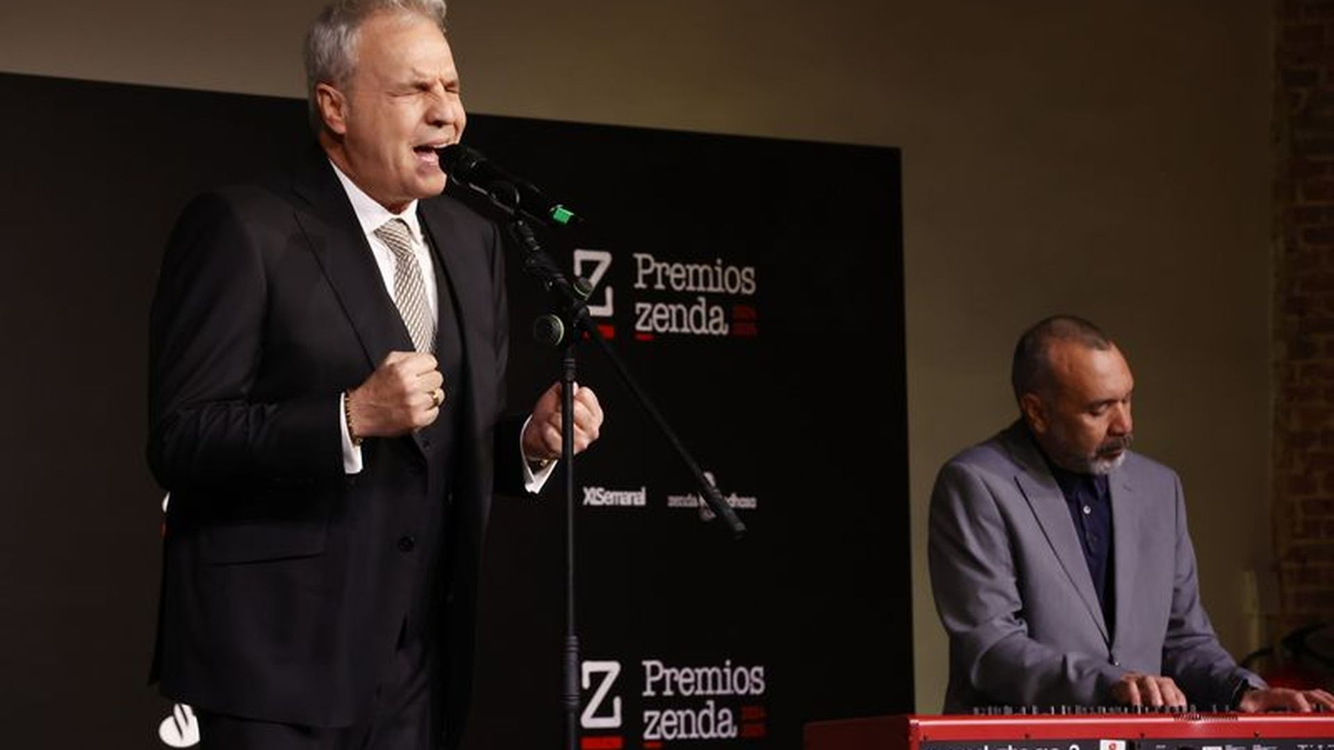 David Summers cantando