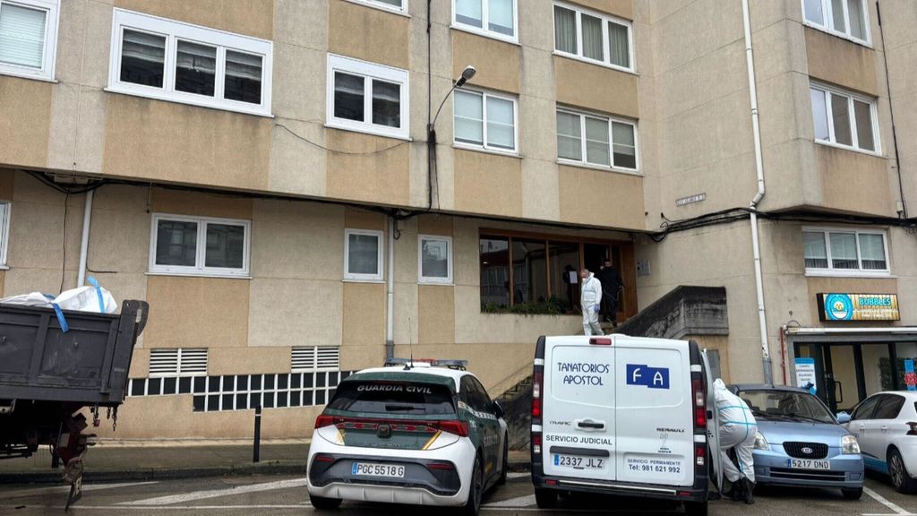 La basura impide retirar el cuerpo sin vida de un hombre con diógenes en Oleiros