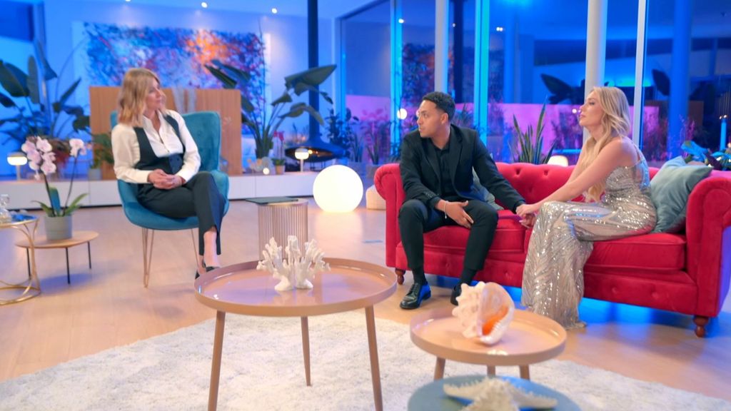 La reflexión de Sandra Barneda en 'La isla de las tentaciones 9' en el momento lleno de sentimientos entre Claudia y Gilbert: “Qué difícil es el amor”