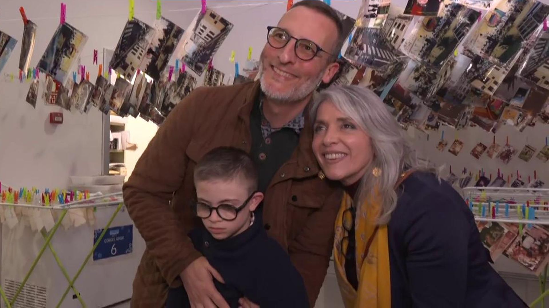 Las fotos embarradas de la DANA y cómo la UPV ha rescatado los recuerdos 1.500 familias: "Para nosotros ha sido narrador"