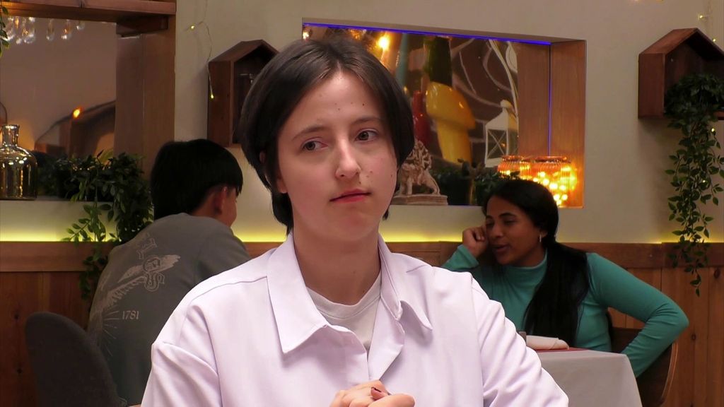 Una soltera de 'First Dates' sin experiencia en el amor para los pies a su cita al hablar sobre sexo: "Eso más adelante"