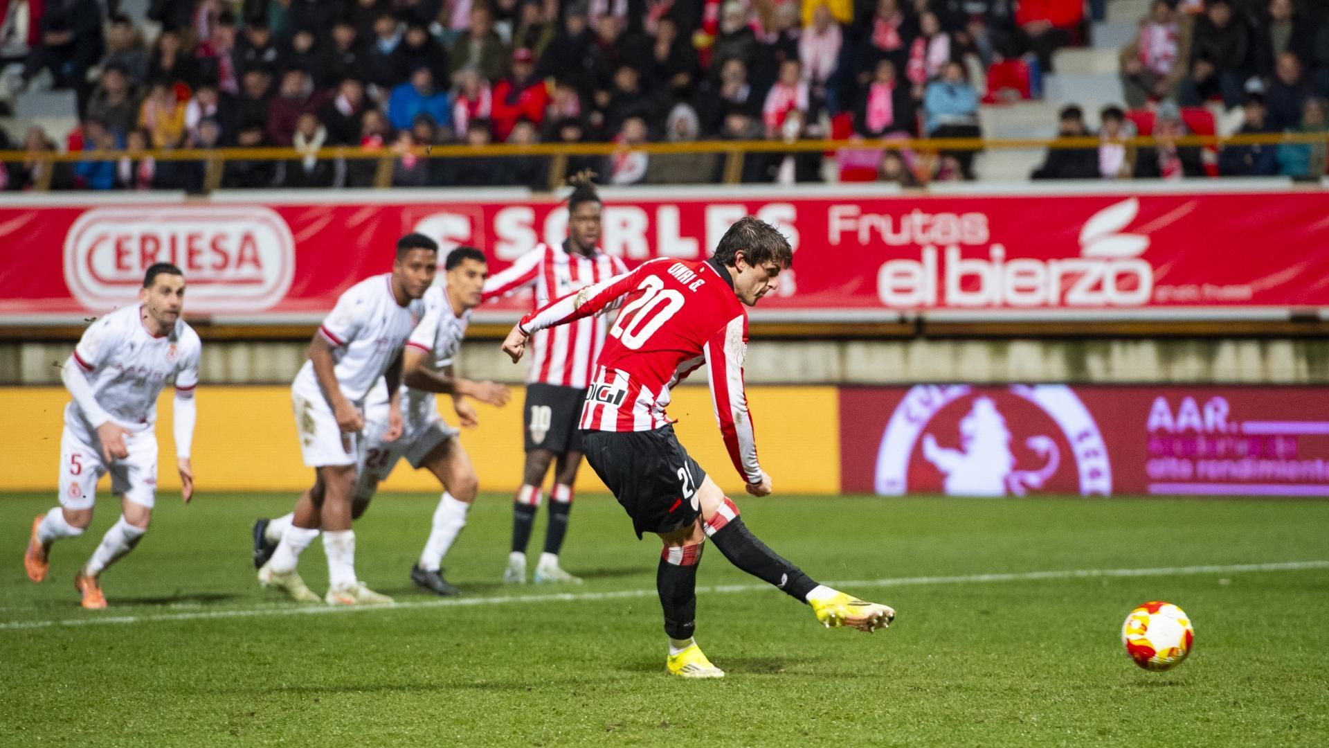 Unai Gómez marca de penalti en Copa ante la Cultural Leonesa
