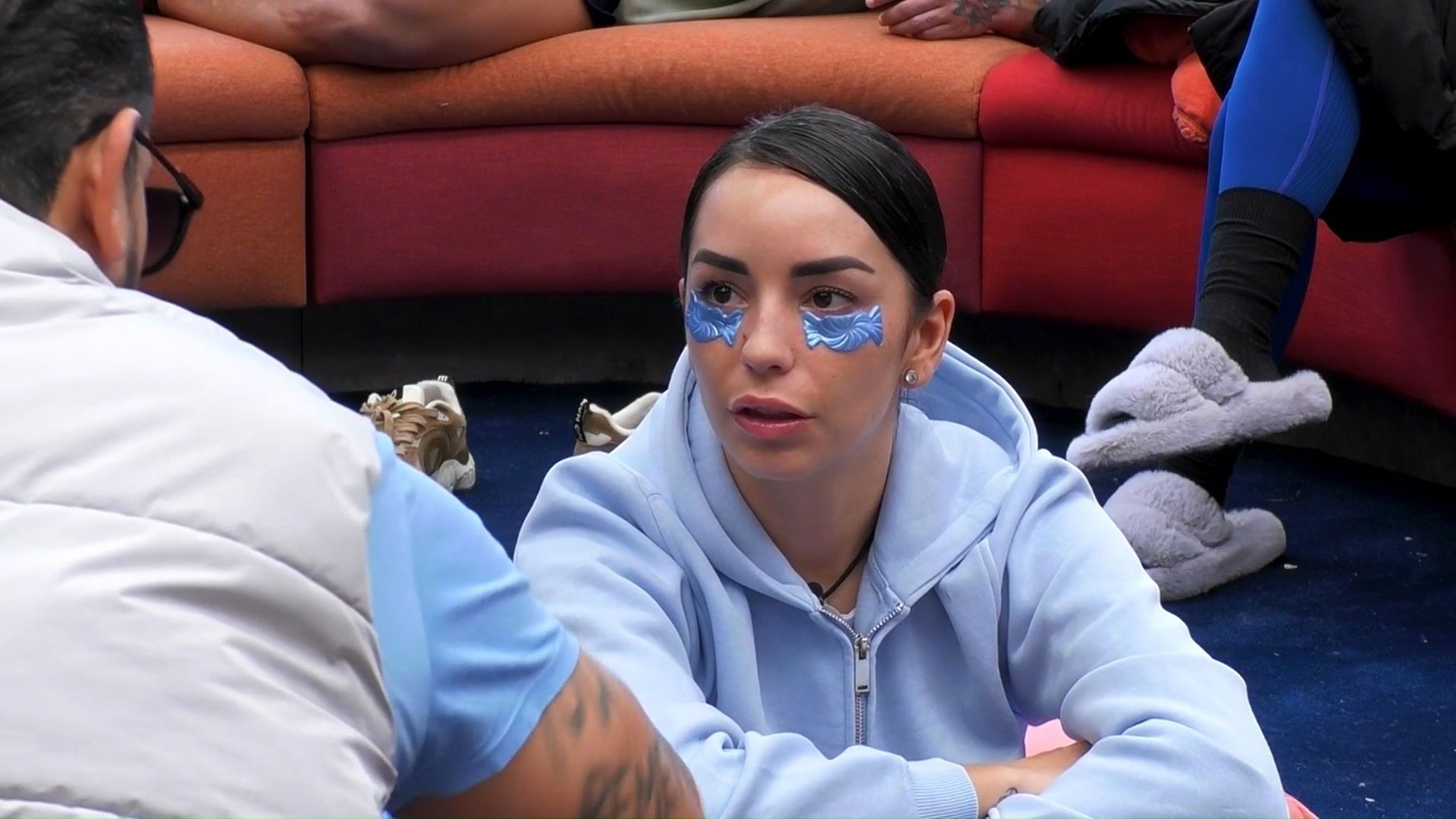 Anita Williams charla con John Guts