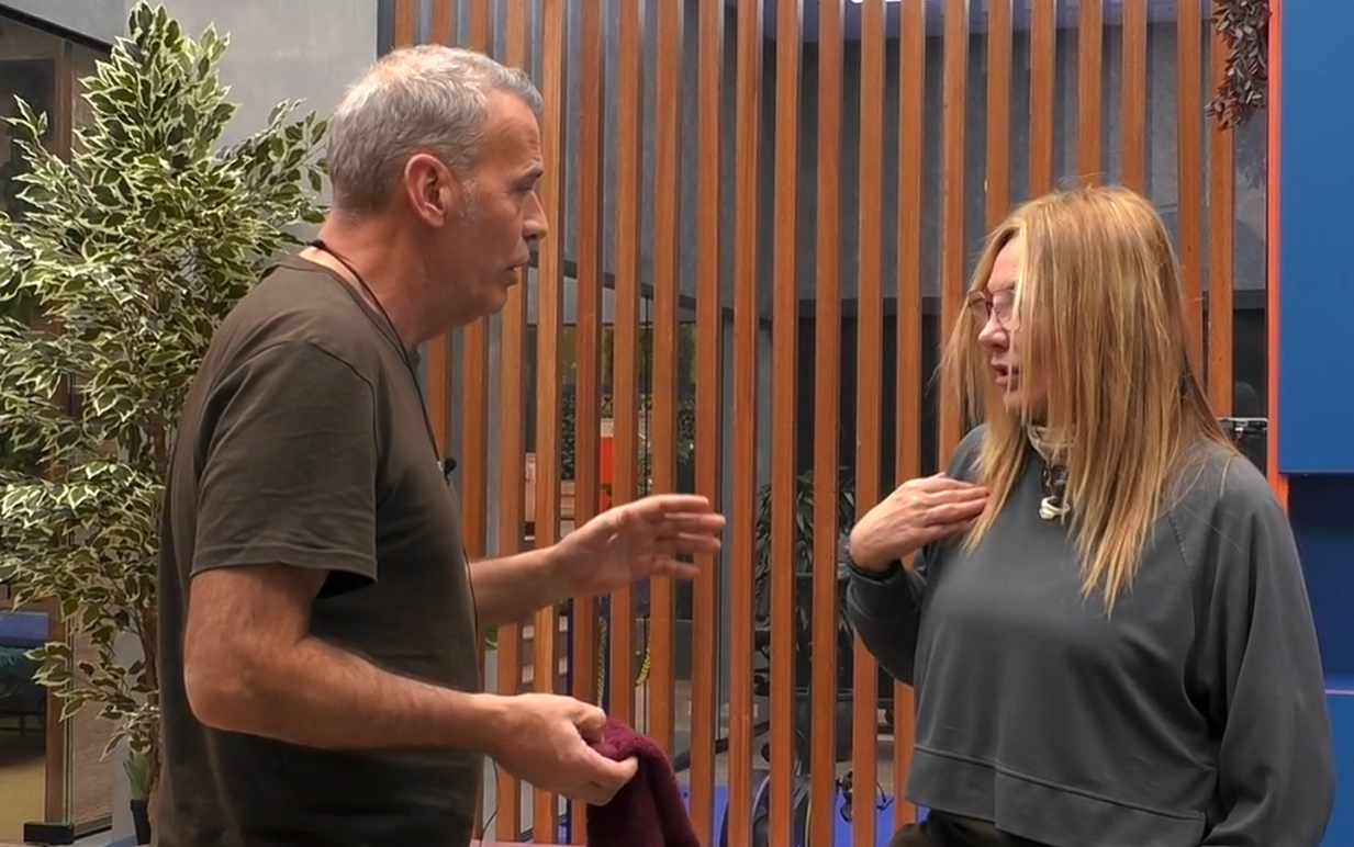 Carlos departe con Belén