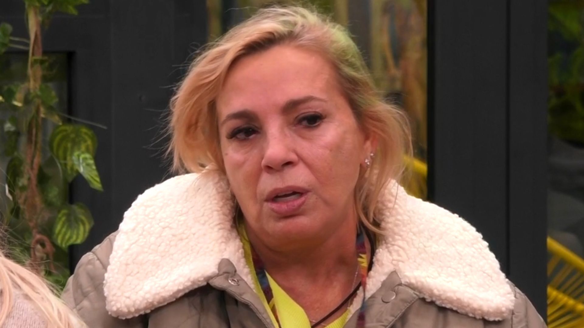 Carmen Borrego rompe a llorar tras una discusión con John Guts