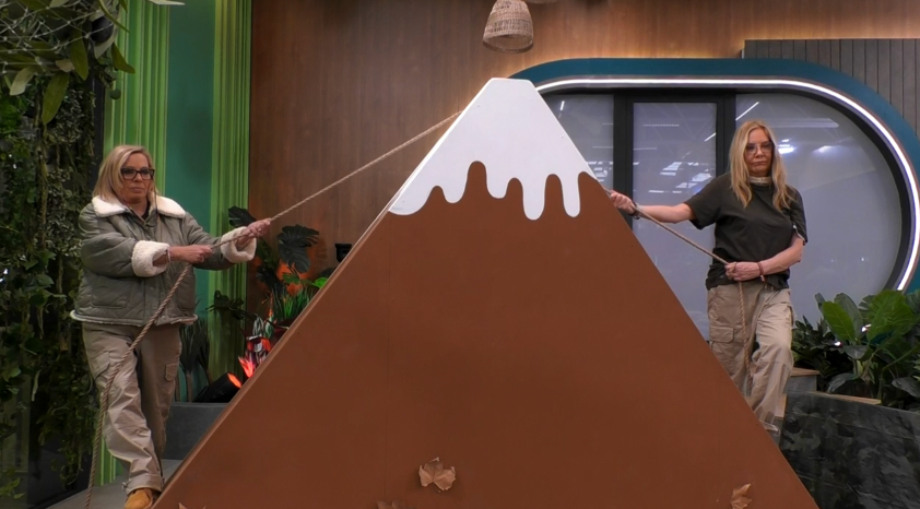 Carmen y Belén en la montaña