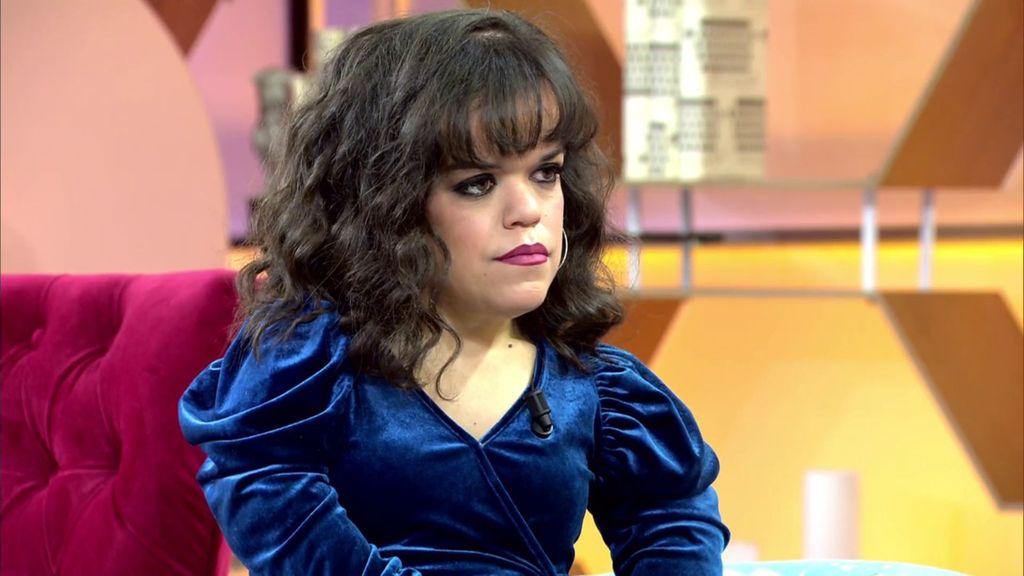 Cristina, una mujer con acondroplasia que ha sufrido el rechazo de su propia madre: "Me dijo que ojalá hubiese abortado"