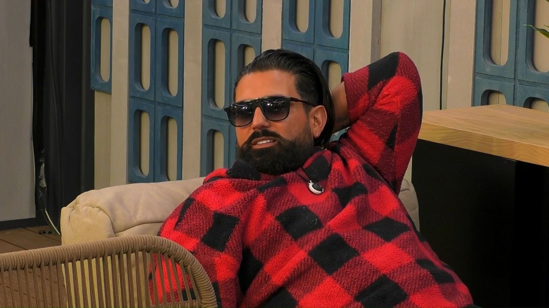 John Guts en medio de uno de sus monólogos